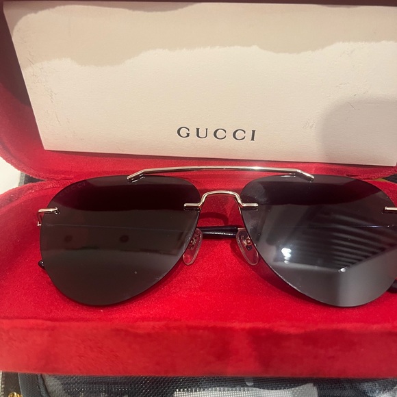 GucciAviator Sunglasses 😎 black. Authentic & Beautiful!These come with case etc - Picture 7 of 12